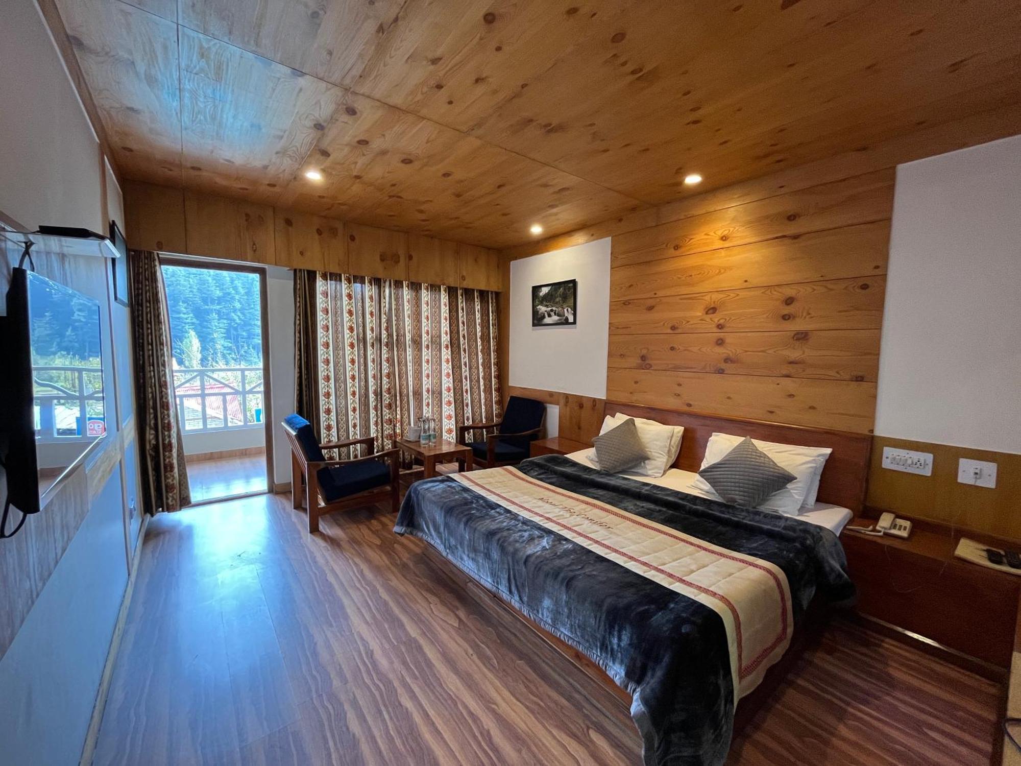 The Conifer Hotel Manāli Exterior foto